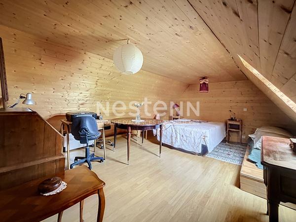 Maison en pierre à vendre : Altillac, 85m2 habitable, 2 chambres, rénovation récente, vue magnifique, combles aménageables.