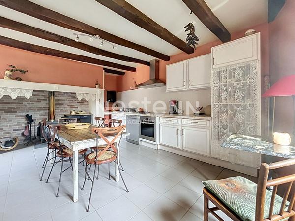Maison en pierre à vendre : Altillac, 85m2 habitable, 2 chambres, rénovation récente, vue magnifique, combles aménageables.