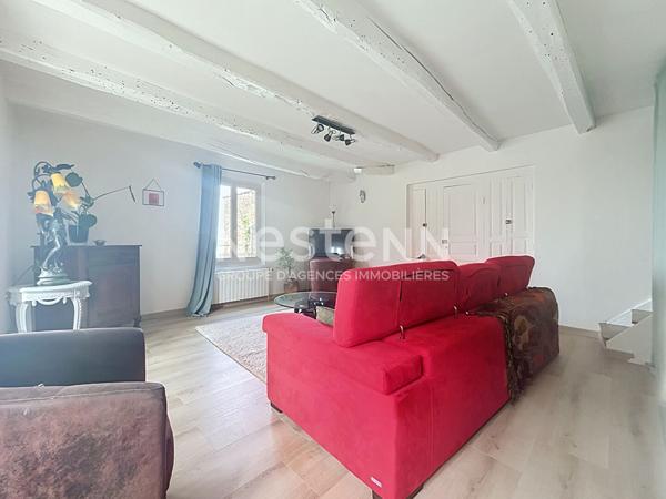 Maison en pierre à vendre : Altillac, 85m2 habitable, 2 chambres, rénovation récente, vue magnifique, combles aménageables.