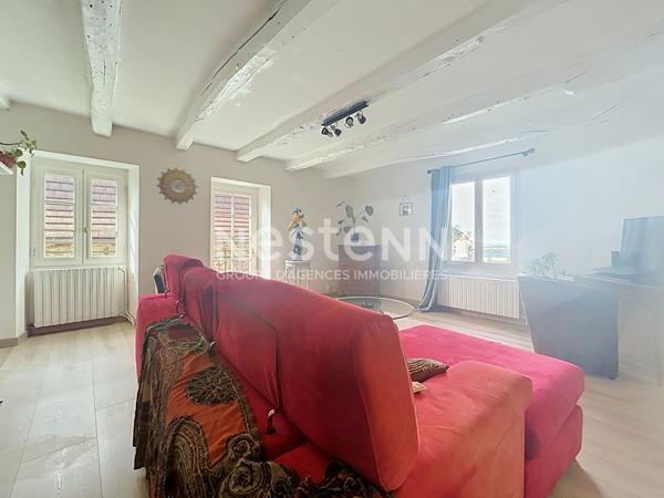 Maison en pierre à vendre : Altillac, 85m2 habitable, 2 chambres, rénovation récente, vue magnifique, combles aménageables.
