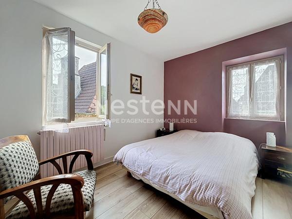 Maison en pierre à vendre : Altillac, 85m2 habitable, 2 chambres, rénovation récente, vue magnifique, combles aménageables.
