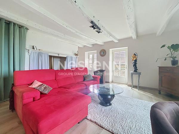 Maison en pierre à vendre : Altillac, 85m2 habitable, 2 chambres, rénovation récente, vue magnifique, combles aménageables.