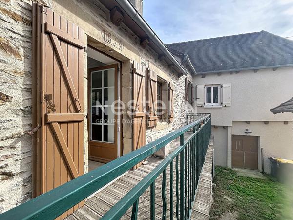 Maison en pierre à vendre : Altillac, 85m2 habitable, 2 chambres, rénovation récente, vue magnifique, combles aménageables.