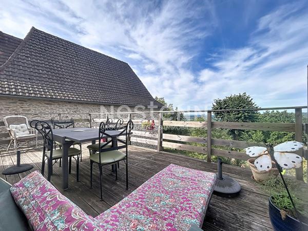 Maison en pierre à vendre : Altillac, 85m2 habitable, 2 chambres, rénovation récente, vue magnifique, combles aménageables.