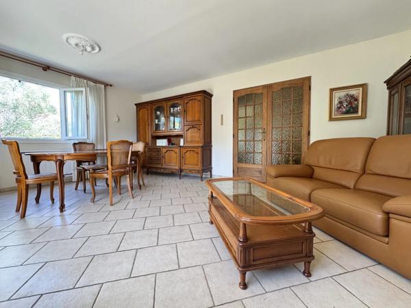 Vente                                                      Maison
                        
                     3 pièces                      91 m2                     à La Londe-les-Maures