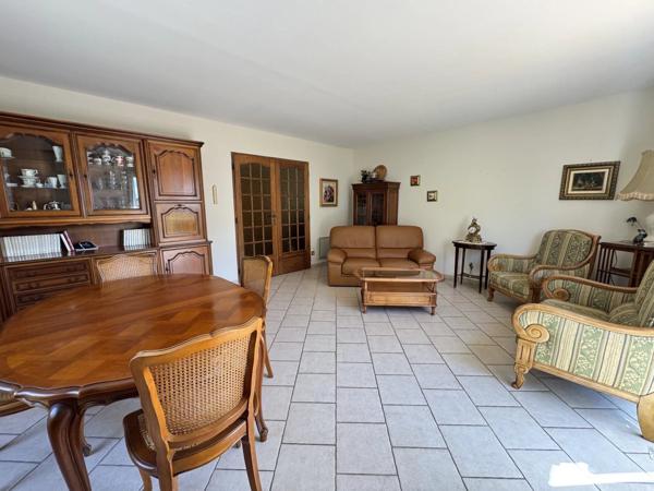 Vente                                                      Maison
                        
                     3 pièces                      91 m2                     à La Londe-les-Maures
