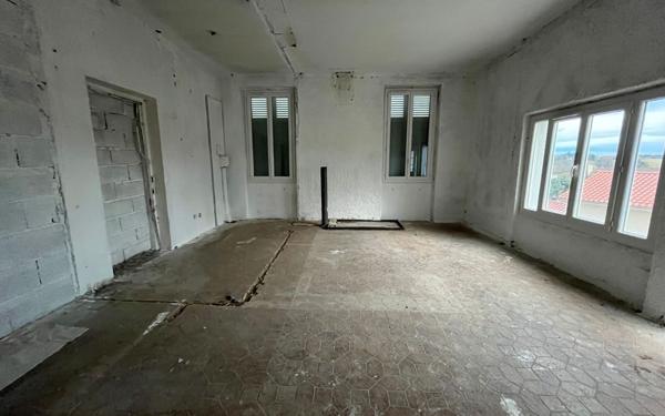 Appartement à vendre    2 pièces • 136,10 m2 Soucieu-en-Jarrest