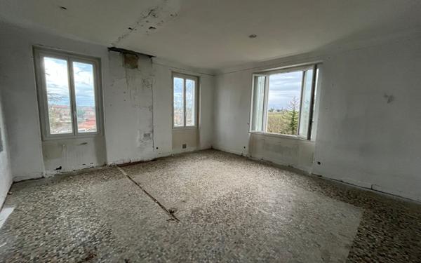 Appartement à vendre    2 pièces • 136,10 m2 Soucieu-en-Jarrest