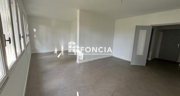 Location Appartement 5 pièces 84.06 m² - Pierrelatte 26700