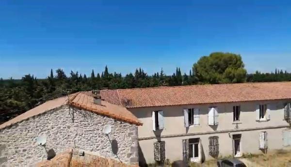 ENSEMBLE IMMOBILIER DE CARACTÈRE – INVESTISSEMENT LOCATIF – VENTE EN BLOC IMMEUBLE DE RAPPORT BELLEGARDE (30)