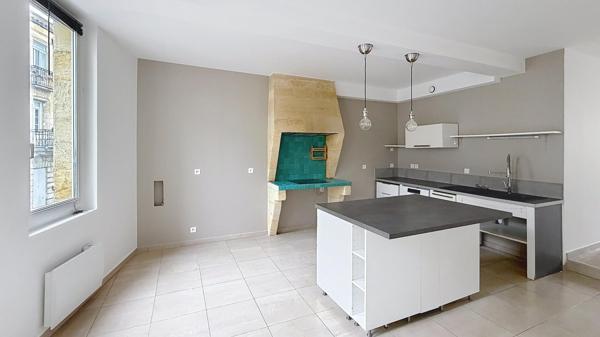 Appartement de 170 m2 neuf + local commercial