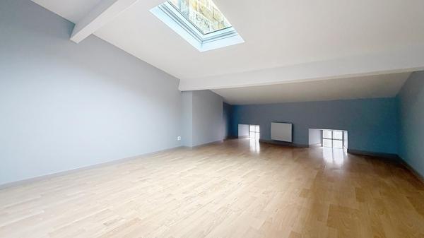 Appartement de 170 m2 neuf + local commercial