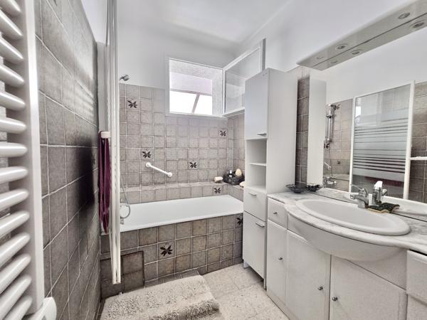 Maison
         5 pièces
        - 142 m² 325 000 € *