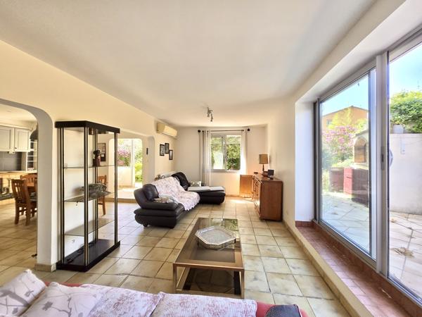 Maison
         5 pièces
        - 142 m² 325 000 € *