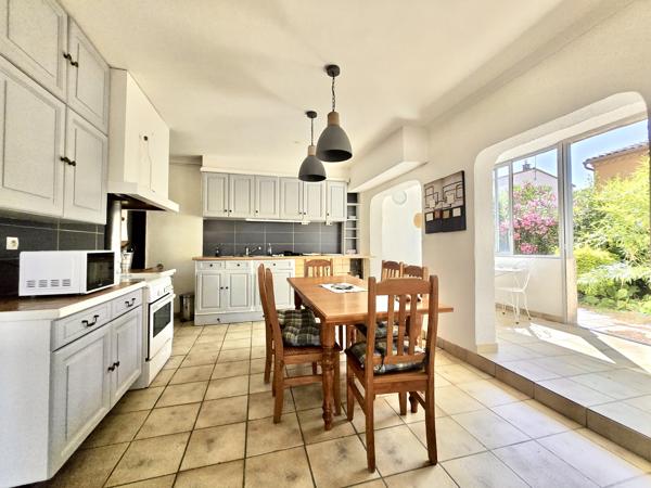 Maison
         5 pièces
        - 142 m² 325 000 € *