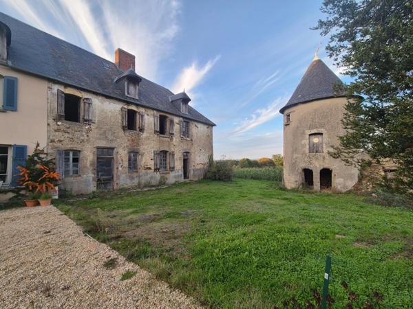 Dpt Creuse (23), à vendre Villard - Pigeonnier et Chateau à rénover de 150 m2 - Terrain 980 m2
