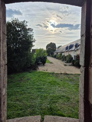 Dpt Creuse (23), à vendre Villard - Pigeonnier et Chateau à rénover de 150 m2 - Terrain 980 m2