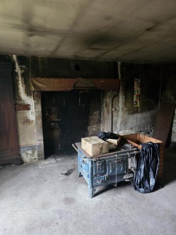 Corps de ferme + grange + four à pain + pigeonnier + terrain + puits..