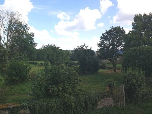 Corps de ferme + grange + four à pain + pigeonnier + terrain + puits..