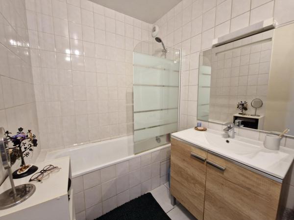 SOYAUX - BEL APPARTEMENT MEUBLE T2 AVEC PLACE PARKING ET TERRASSE Détails des diagnostics énergétiques