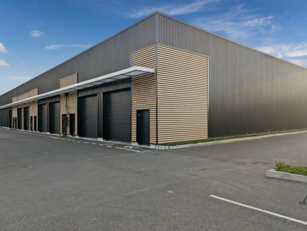 Dpt Haute Savoie (74), à vendre PUBLIER - Local artisanal neuf – emplacement stratégique