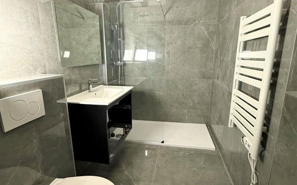 Appartement à vendre    2 pièces • 42 m2 Metz