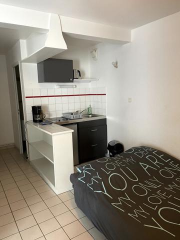 CENTRE VILLE STUDIO MEUBLE SUR DALLE BETON , Brest