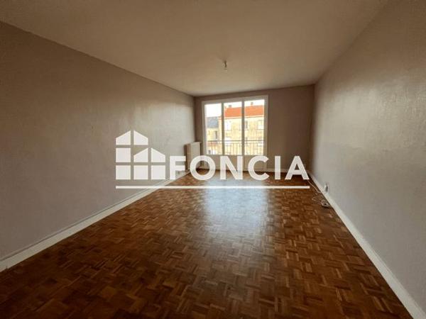 Location Appartement 3 pièces 67.7 m² - 12 RUE TATTERSALL Niort 79000