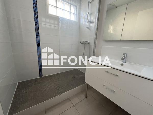 Location Appartement 3 pièces 67.7 m² - 12 RUE TATTERSALL Niort 79000