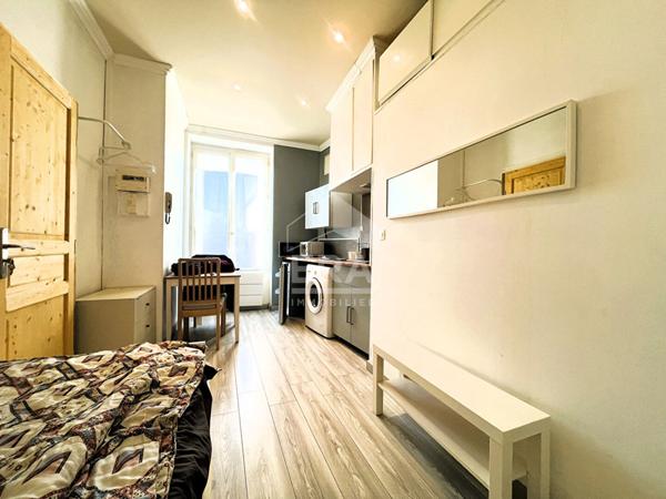 Appartement T1 à vendre -  BLOIS - Fonctionnel studio rénové, meublé et équipé + 2 grandes caves