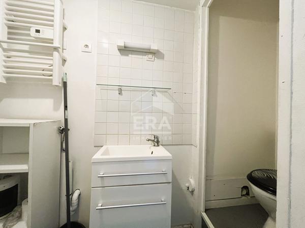 Appartement T1 à vendre -  BLOIS - Fonctionnel studio rénové, meublé et équipé + 2 grandes caves