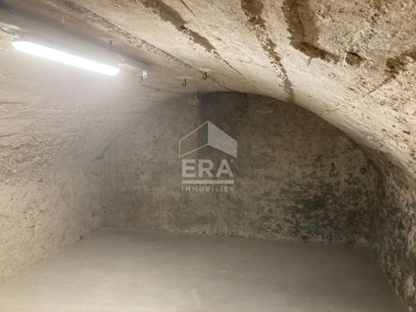 Appartement T1 à vendre -  BLOIS - Fonctionnel studio rénové, meublé et équipé + 2 grandes caves