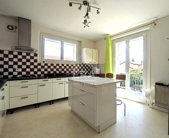Maison T9 avec jardin au centre de Vals Pres Le Puy