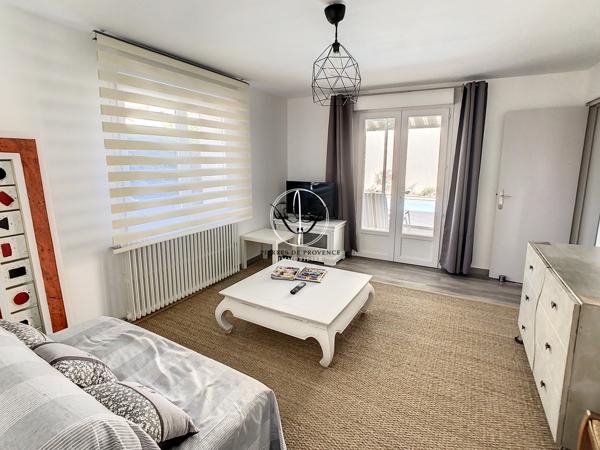 L'Isle-sur-la-Sorgue (84800) Isle sur la Sorgue maison T5 de 139 m2 Habitables terrain 400 M2 Piscine