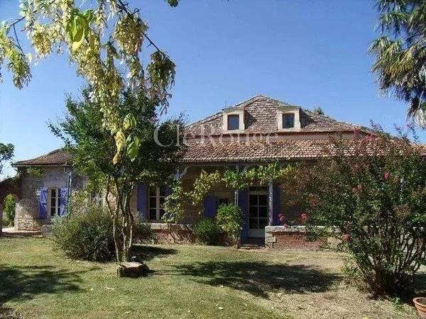Proche de Duras - Grande Maison Familiale avec Gîte, Granges et Piscine