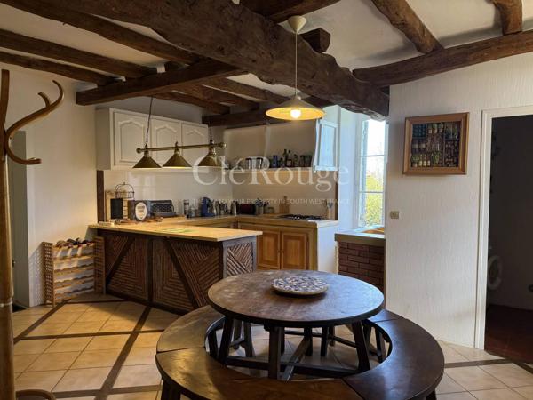 Proche de Duras - Grande Maison Familiale avec Gîte, Granges et Piscine