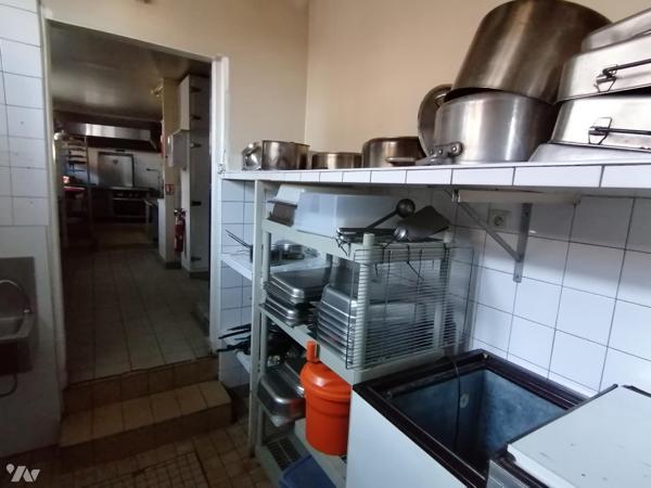 Hôtel/restaurant à vendre avec la matériel et les meubles 
Au pied de la baie du Mt St Michel