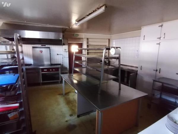 Hôtel/restaurant à vendre avec la matériel et les meubles 
Au pied de la baie du Mt St Michel