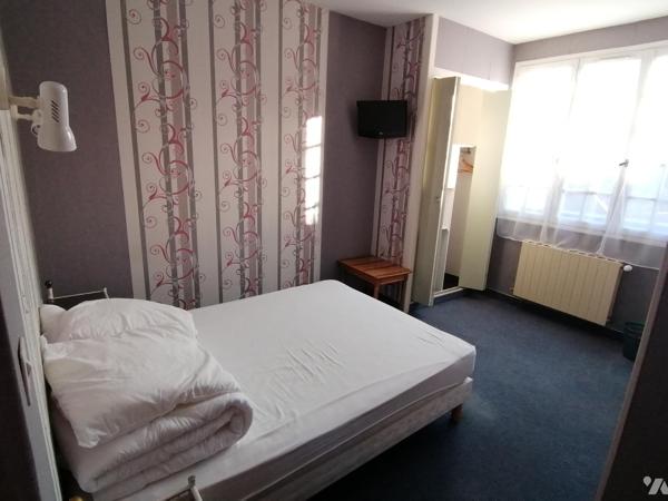 Hôtel/restaurant à vendre avec la matériel et les meubles 
Au pied de la baie du Mt St Michel