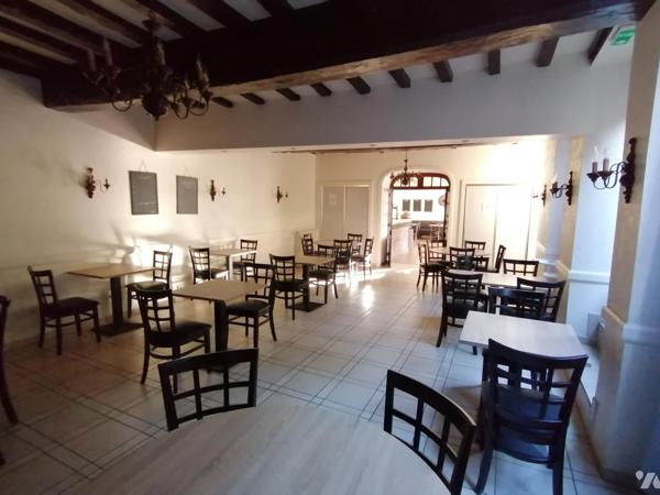 Hôtel/restaurant à vendre avec la matériel et les meubles 
Au pied de la baie du Mt St Michel