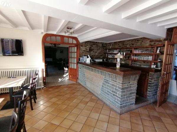 Hôtel/restaurant à vendre avec la matériel et les meubles 
Au pied de la baie du Mt St Michel