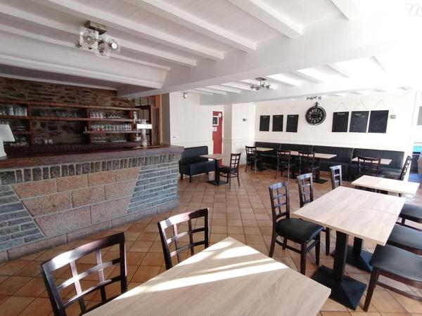 Hôtel/restaurant à vendre avec la matériel et les meubles 
Au pied de la baie du Mt St Michel