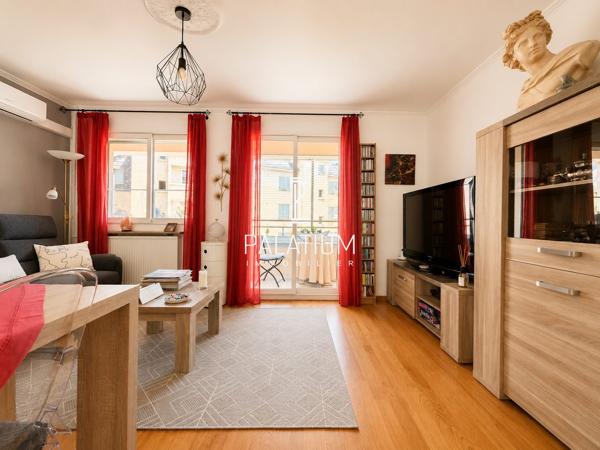 Appartement trois pieces traversant en plein coeur du centre-ville