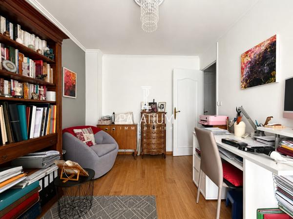 Appartement trois pieces traversant en plein coeur du centre-ville