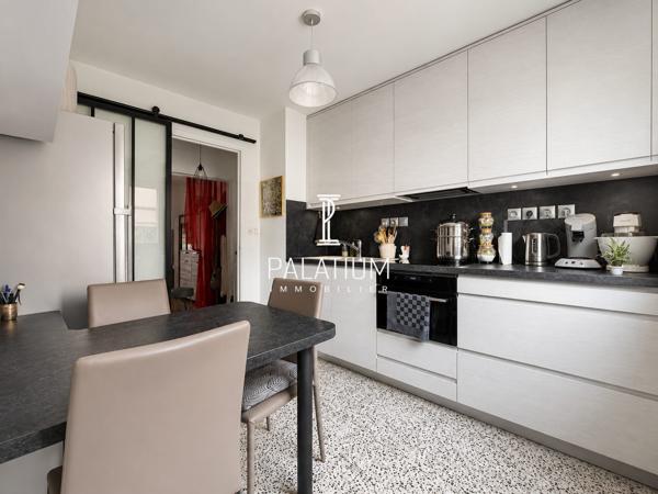 Appartement trois pieces traversant en plein coeur du centre-ville