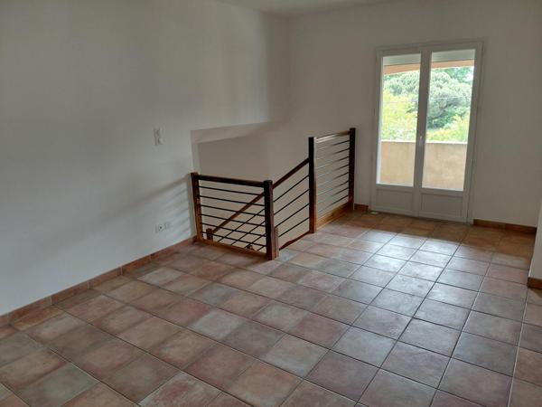 Maison atypique de 2008 d'environ 145 m2