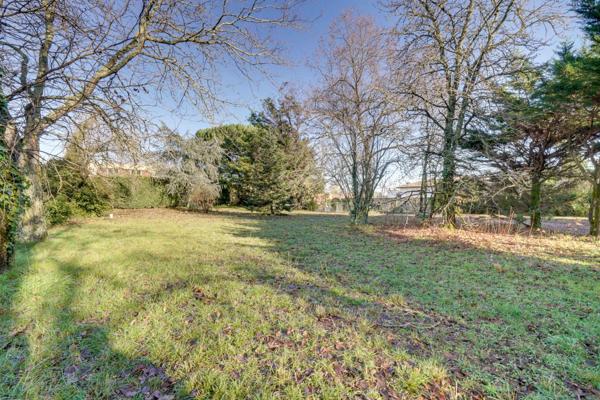 Mérignac (33700) Terrain constructible de 1147m2 non viabilisé