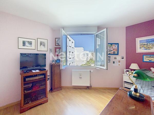 A vendre, Dernier etage !Plan de Troux Montigny le Btx 4 pieces box et cave en s/sol.