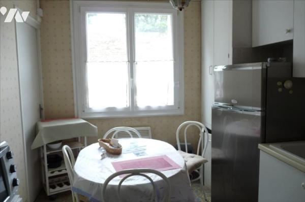 MAYENNE- Proche centre ville, appartement de deux chambres avec cave, en bon état..