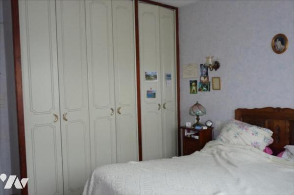 MAYENNE- Proche centre ville, appartement de deux chambres avec cave, en bon état..